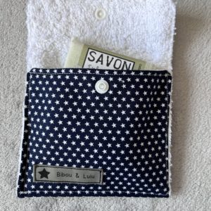 Pochette savon ou shampoing solide - Bleu marine étoiles blanches