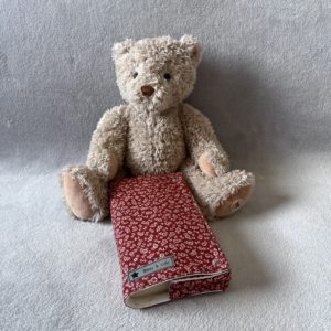 Protège livre et son marque page assorti - Petit format - Modèle rouge à fleurs